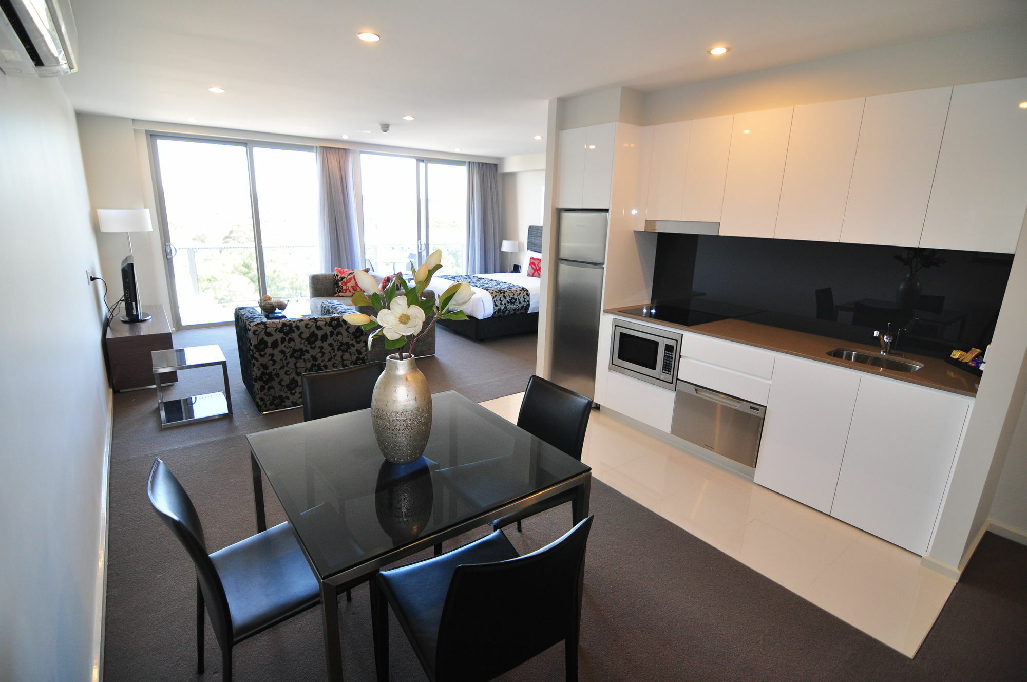 Adina Serviced Apartments Canberra Dickson Eksteriør billede